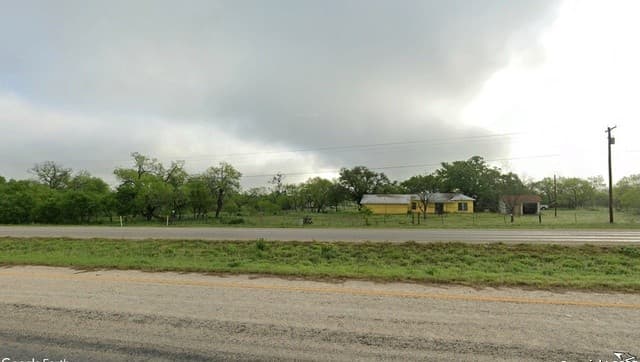 3-bedroom rental at 11620 State Highway 16 in Poteet, TX — photo 3