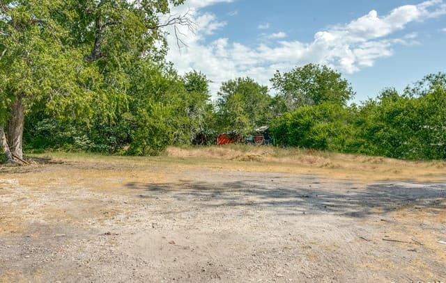 rental at 915 Gladstone in San Antonio, TX — photo 2