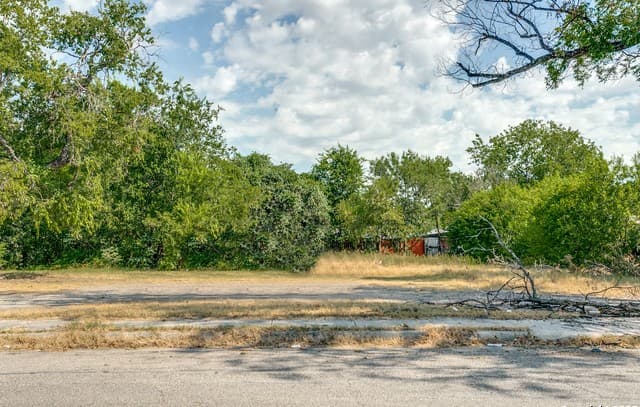 rental at 915 Gladstone in San Antonio, TX — photo 3