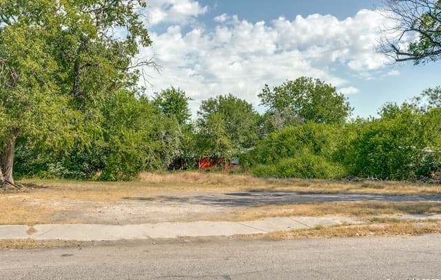 rental at 915 Gladstone in San Antonio, TX — photo 4