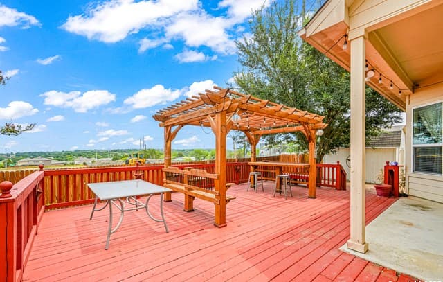 5-bedroom rental at 449 Timber Creek in Schertz, TX — photo 3