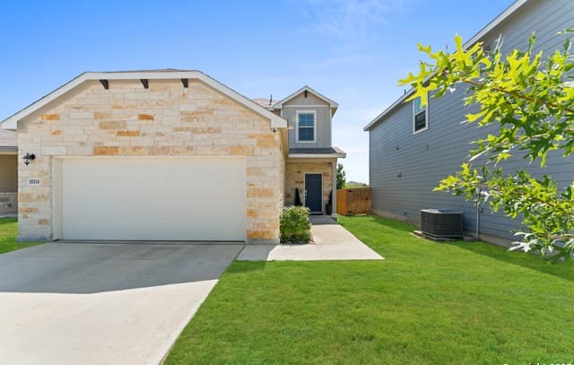 4-bedroom rental at 10114 Tierra Roja in San Antonio, TX — photo 1