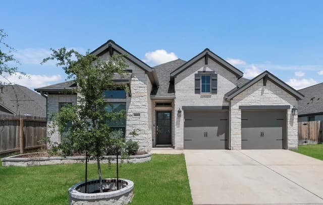 4-bedroom rental at 14113 Desperado in San Antonio, TX — photo 1