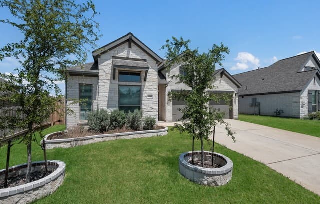4-bedroom rental at 14113 Desperado in San Antonio, TX — photo 2