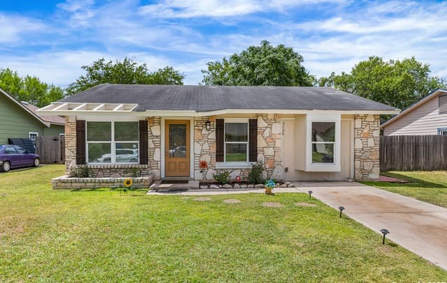 3-bedroom rental at 9726 Hidden Swan in San Antonio, TX — photo 1