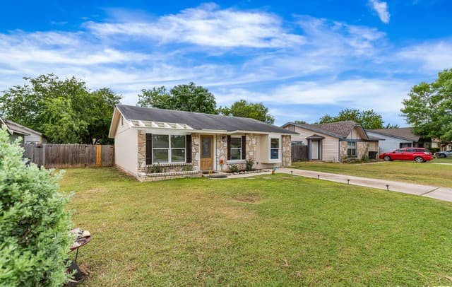 3-bedroom rental at 9726 Hidden Swan in San Antonio, TX — photo 2