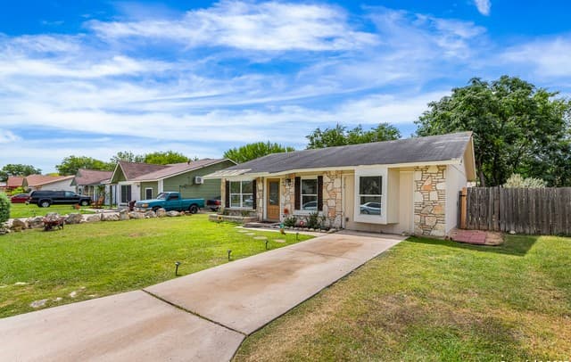 3-bedroom rental at 9726 Hidden Swan in San Antonio, TX — photo 3