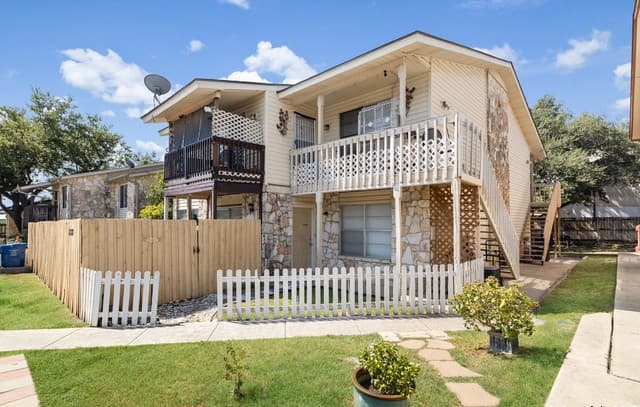 rental at 5818 Shadow Glen in San Antonio, TX — photo 1