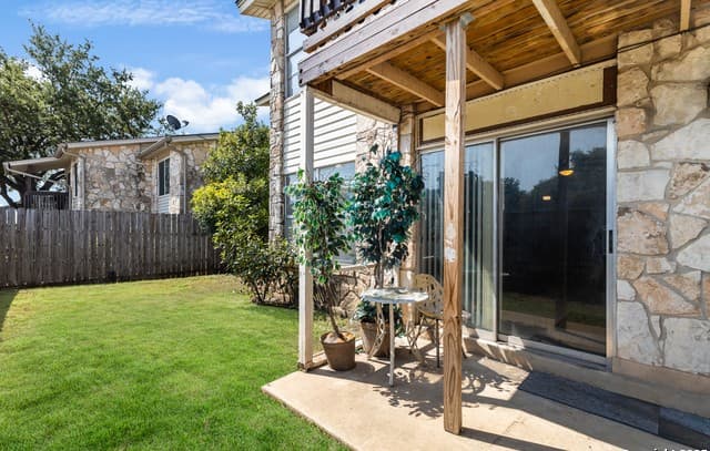 rental at 5818 Shadow Glen in San Antonio, TX — photo 4