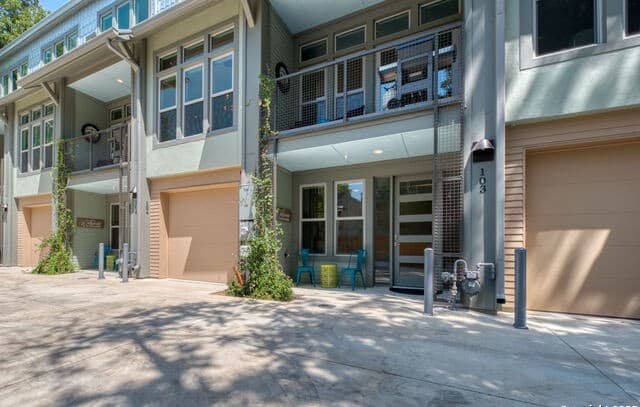 3-bedroom rental at 139 Cedar Unit 104 in San Antonio, TX — photo 1