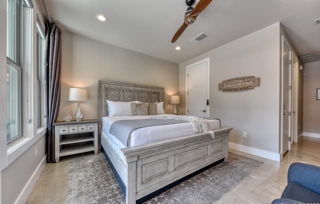 3-bedroom rental at 139 Cedar Unit 104 in San Antonio, TX — photo 3