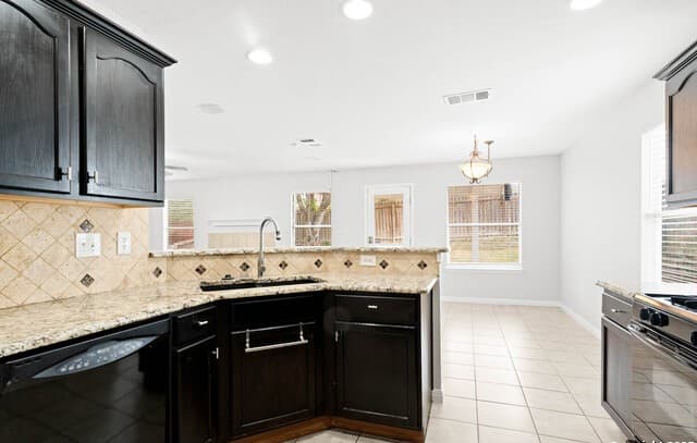 3-bedroom rental at 16014 Dominic Pl in San Antonio, TX — photo 4