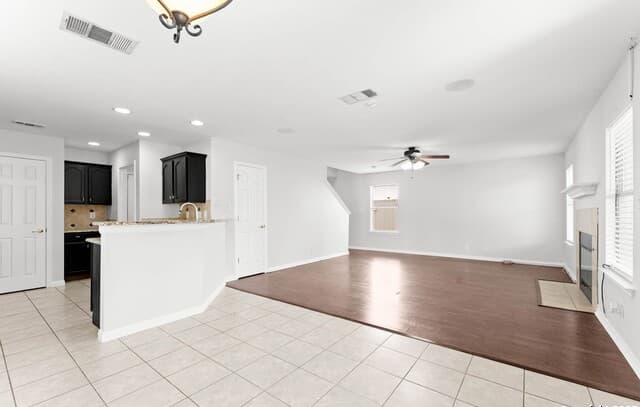 3-bedroom rental at 16014 Dominic Pl in San Antonio, TX — photo 5