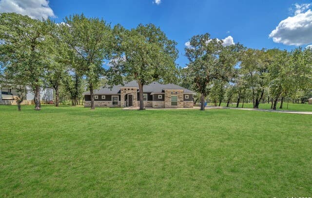 4-bedroom rental at 221 Cibolo Ridge Dr in La Vernia, TX — photo 4