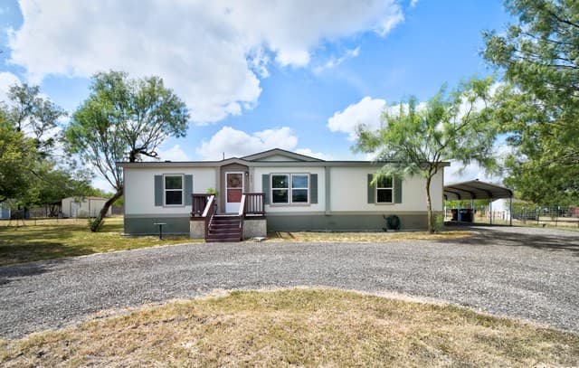 3-bedroom rental at 605 County Road 3821 in San Antonio, TX — photo 1