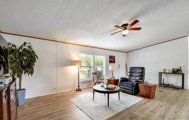 3-bedroom rental at 605 County Road 3821 in San Antonio, TX — photo 5