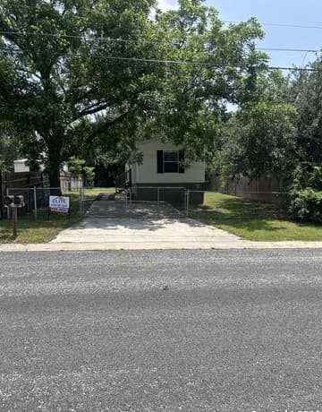4-bedroom rental at 25226 Pat Pkwy in San Antonio, TX — photo 1
