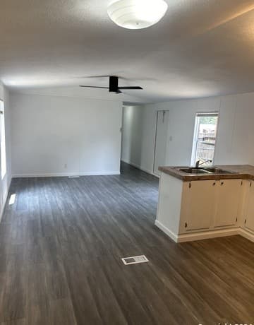 4-bedroom rental at 25226 Pat Pkwy in San Antonio, TX — photo 5
