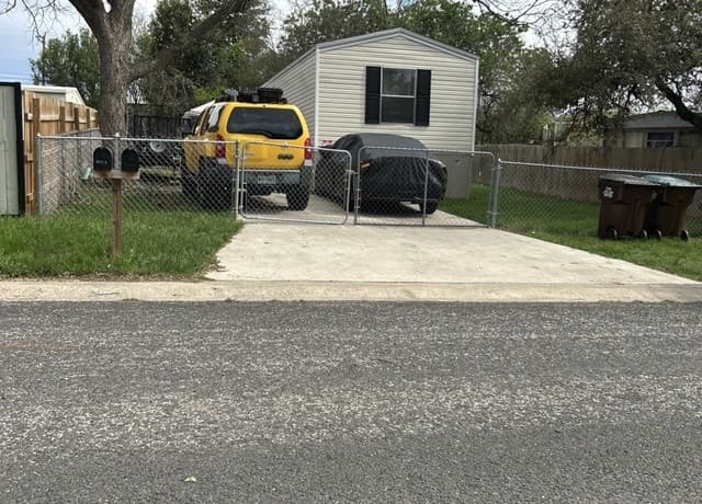 rental at 25226 Pat Pkwy in San Antonio, TX — photo 1