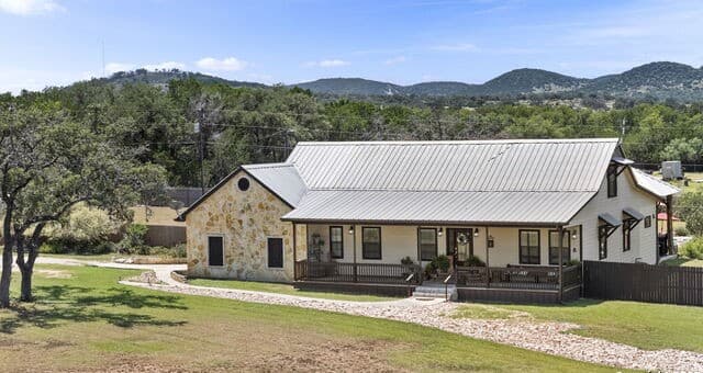 3-bedroom rental at 117 Lagniappe L in Bandera, TX — photo 1