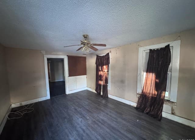 3-bedroom rental at 910 Green in San Antonio, TX — photo 3