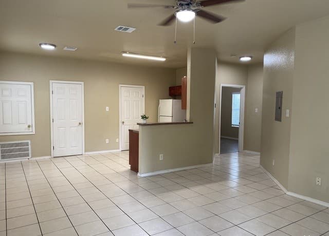 2-bedroom rental at 1707 Dawson Unit 1101 in San Antonio, TX — photo 3