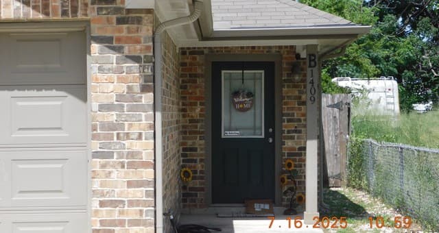 rental at 1409 W Martin in Pleasanton, TX — photo 3
