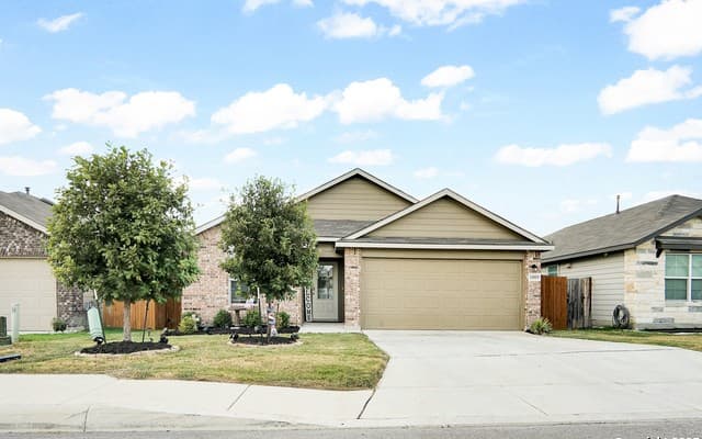 3-bedroom rental at 13019 Minuet Sway in San Antonio, TX — photo 2