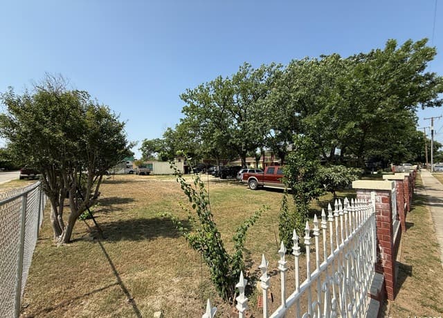rental at 710 W Baetz BLVD 1 in San Antonio, TX — photo 1