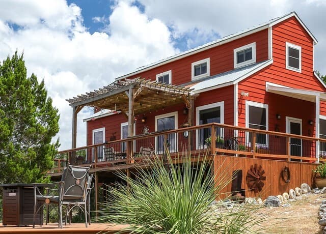 2-bedroom home for sale at 776 County Road 270 in Mico TX