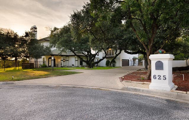 7-bedroom rental at 625 Paseo Canada St in Hollywood Park, TX — photo 2