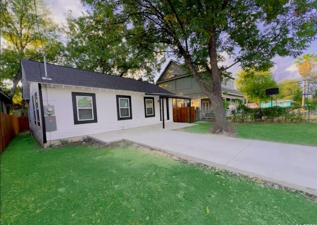 2-bedroom rental at 2323 N Elmendorf St in San Antonio, TX — photo 3
