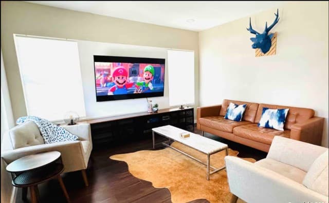 3-bedroom rental at 706 S Olive in San Antonio, TX — photo 2