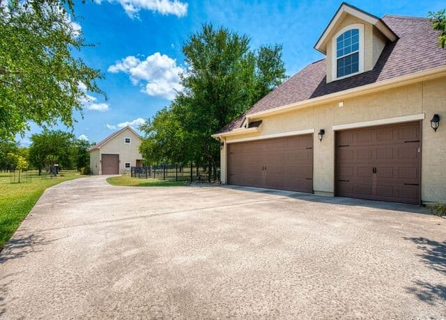 3-bedroom rental at 181 Highland Meadows in Bandera, TX — photo 3