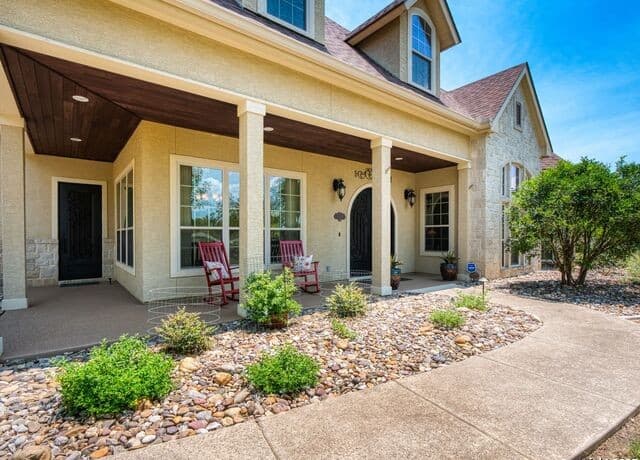 3-bedroom rental at 181 Highland Meadows in Bandera, TX — photo 4