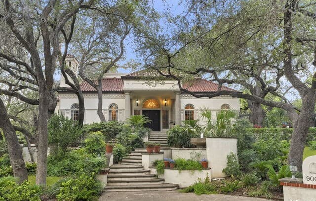 6-bedroom rental at 9003 Village Dr in San Antonio, TX — photo 1