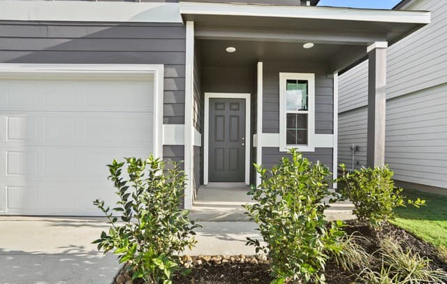 4-bedroom rental at 13636 Helton Pass in St Hedwig, TX — photo 3