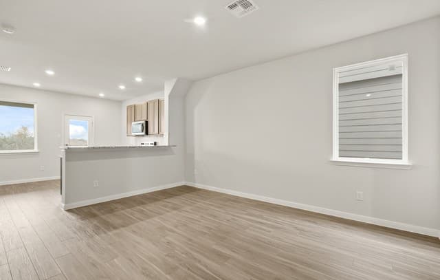 4-bedroom rental at 13627 Helton Pass in St Hedwig, TX — photo 5
