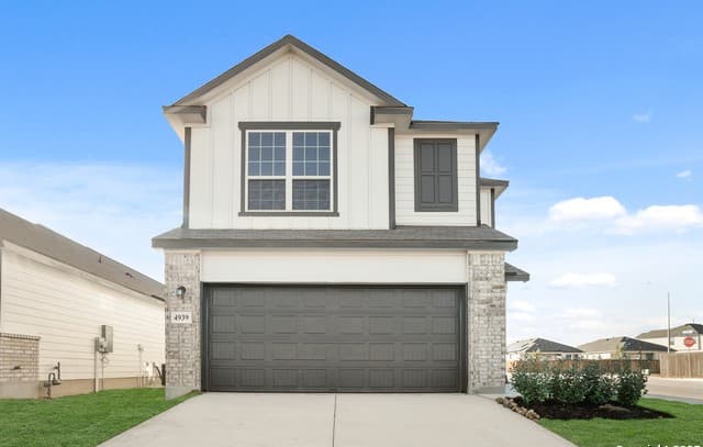 3-bedroom rental at 4939 Blue Ranch in San Antonio, TX — photo 2