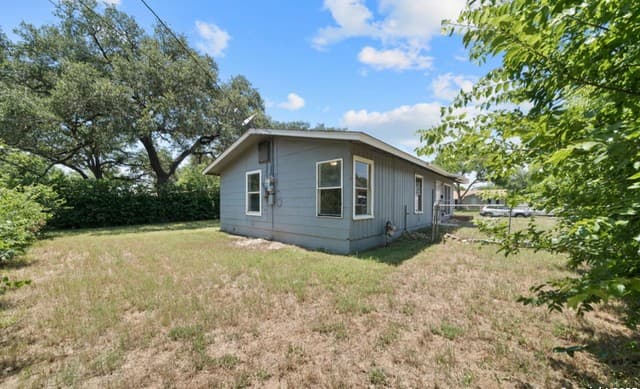 3-bedroom rental at 4118 Scarletoak Dr in San Antonio, TX — photo 2