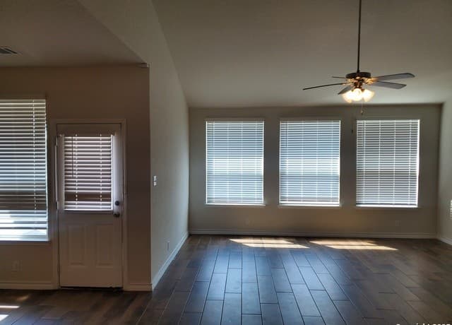 5-bedroom rental at 567 Lilac in Cibolo, TX — photo 5