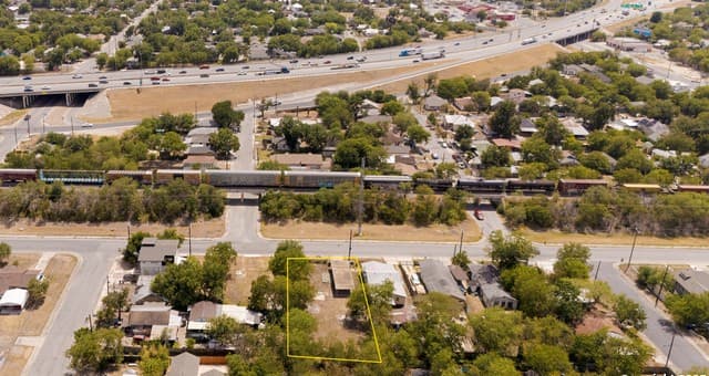 rental at 415 Westfall in San Antonio, TX — photo 1