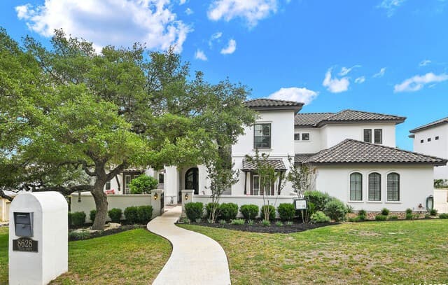 5-bedroom rental at 8628 Delta Dawn in Boerne, TX — photo 2
