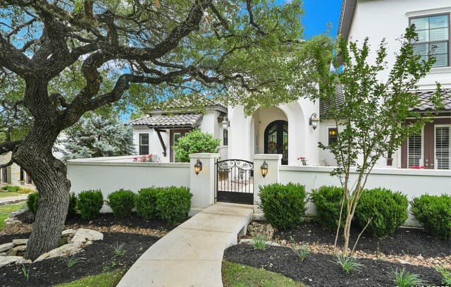 5-bedroom rental at 8628 Delta Dawn in Boerne, TX — photo 3