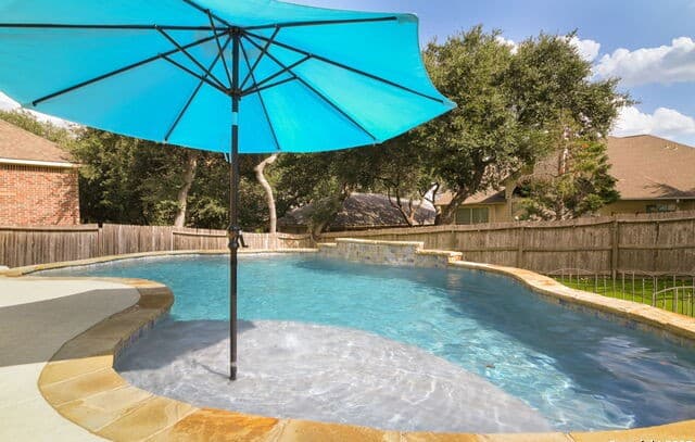 4-bedroom rental at 8918 Cordes in Helotes, TX — photo 2