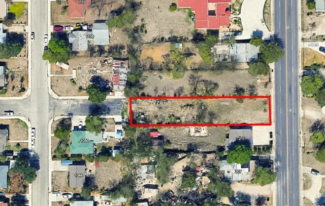 rental at 215 Esmeralda in San Antonio, TX — photo 1