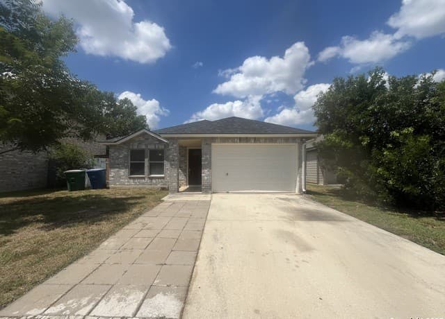 3-bedroom rental at 8131 Grand Bend DR in San Antonio, TX — photo 1