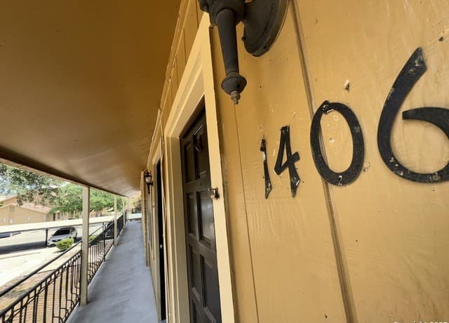 1-bedroom rental at 923 Vance Jackson Unit 1406 in San Antonio, TX — photo 3