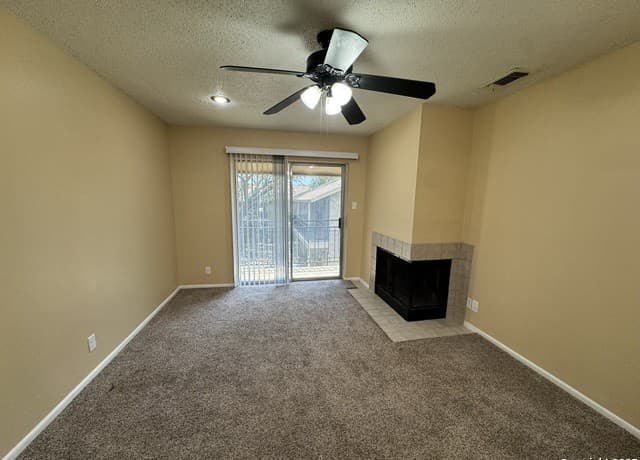 1-bedroom rental at 923 Vance Jackson Unit 1406 in San Antonio, TX — photo 4