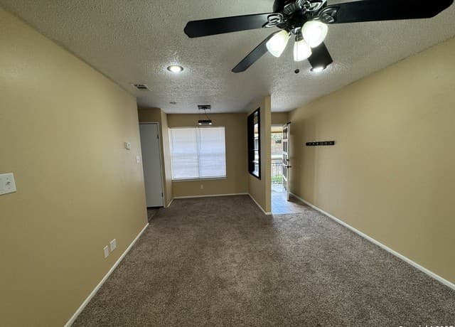 1-bedroom rental at 923 Vance Jackson Unit 1406 in San Antonio, TX — photo 5